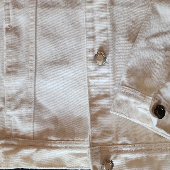 NWOT β
οΈ White Denim Jean Jacket - Picture 4 of 7